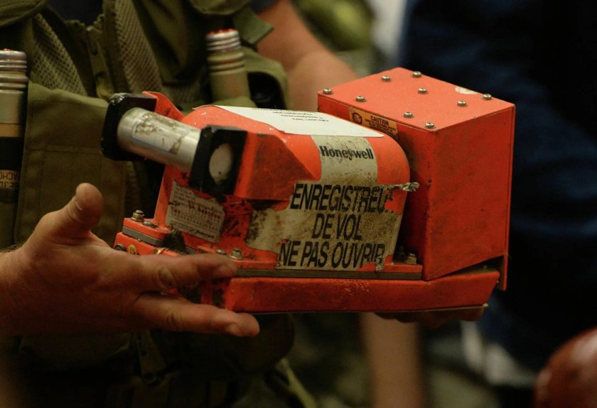 Чёрный ящик в самолёте