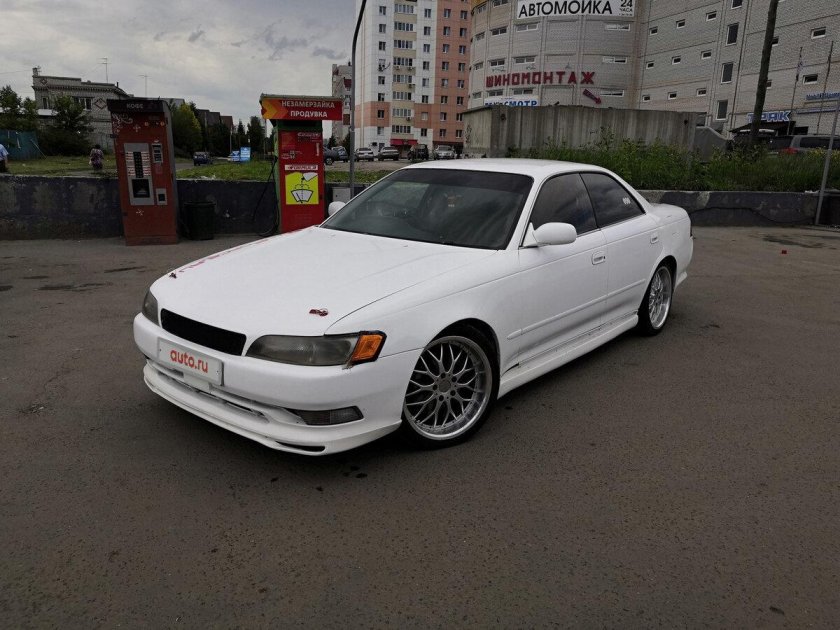 Toyota Mark II 90 белый