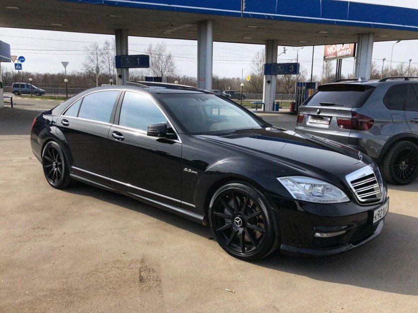 Mercedes Benz 221 AMG 63