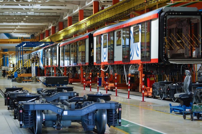 Перевозка вагонов метро по железной дороге