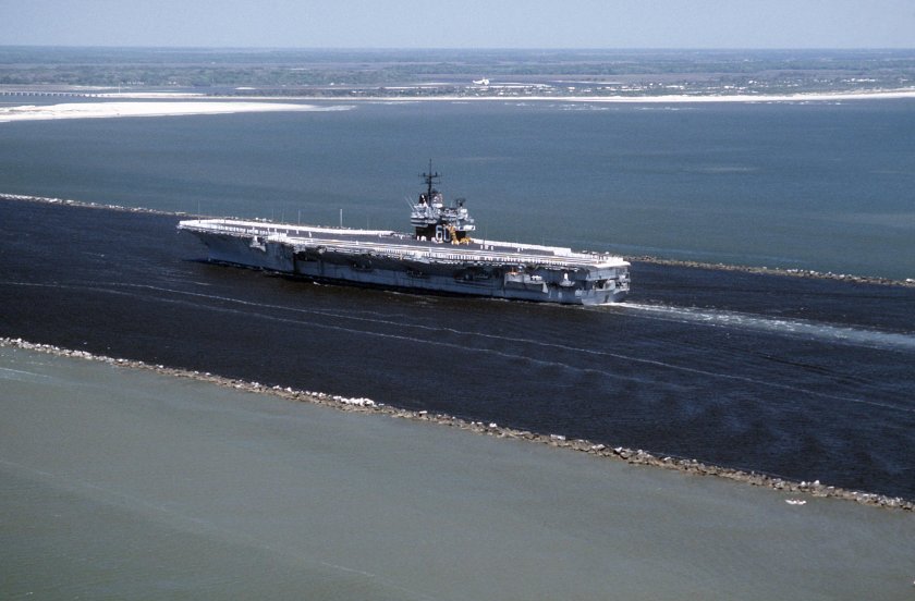 Авианосец Саратога на дне