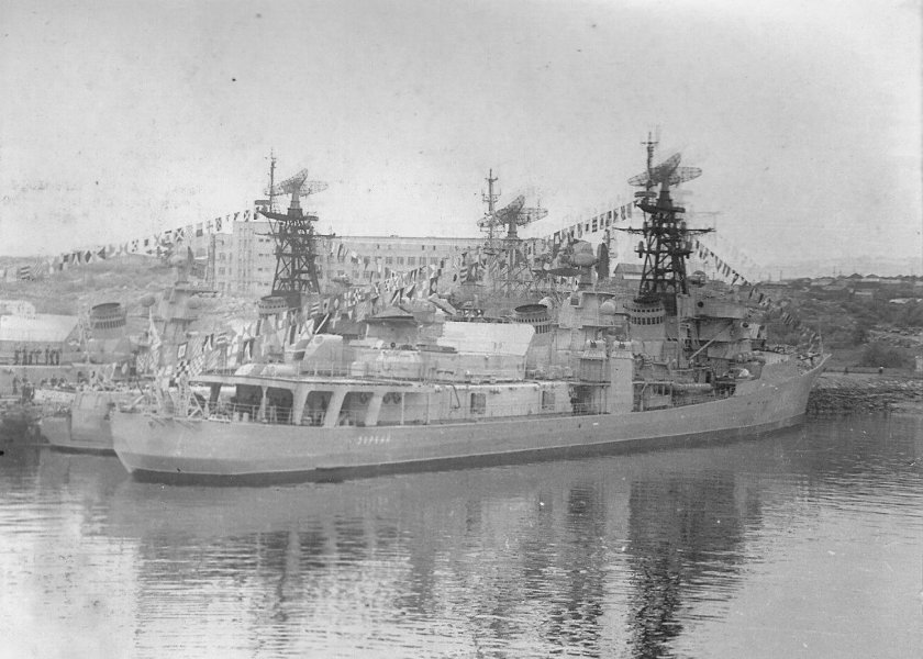 Эсминец проекта 57 бис гневный