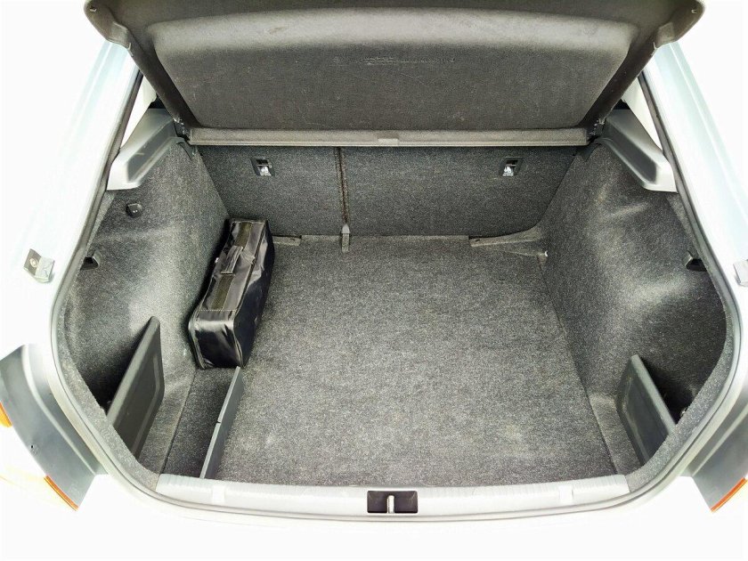 Шкода Рапид лифтбек багажник