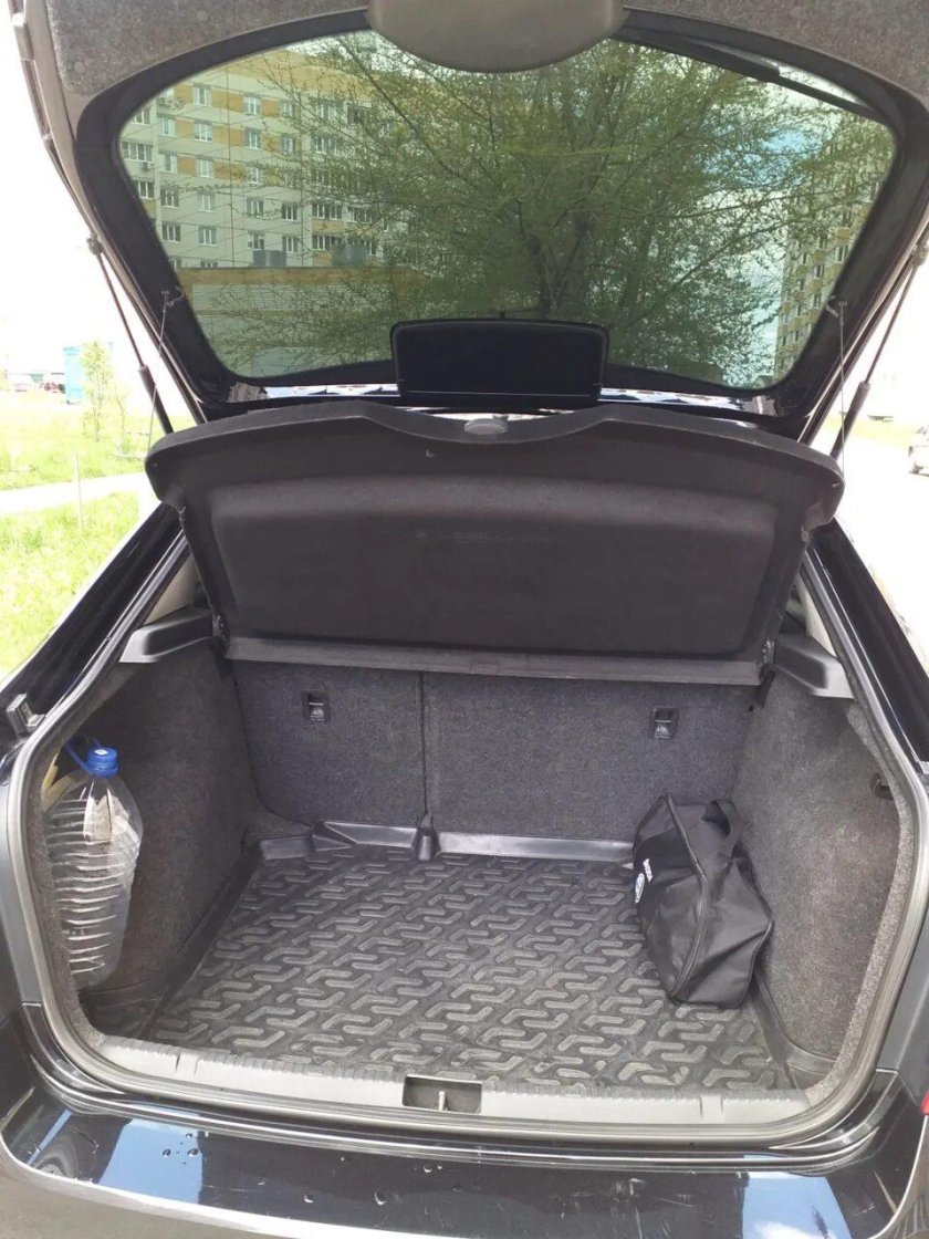 Сабувер в полочку Skoda Rapid 2021