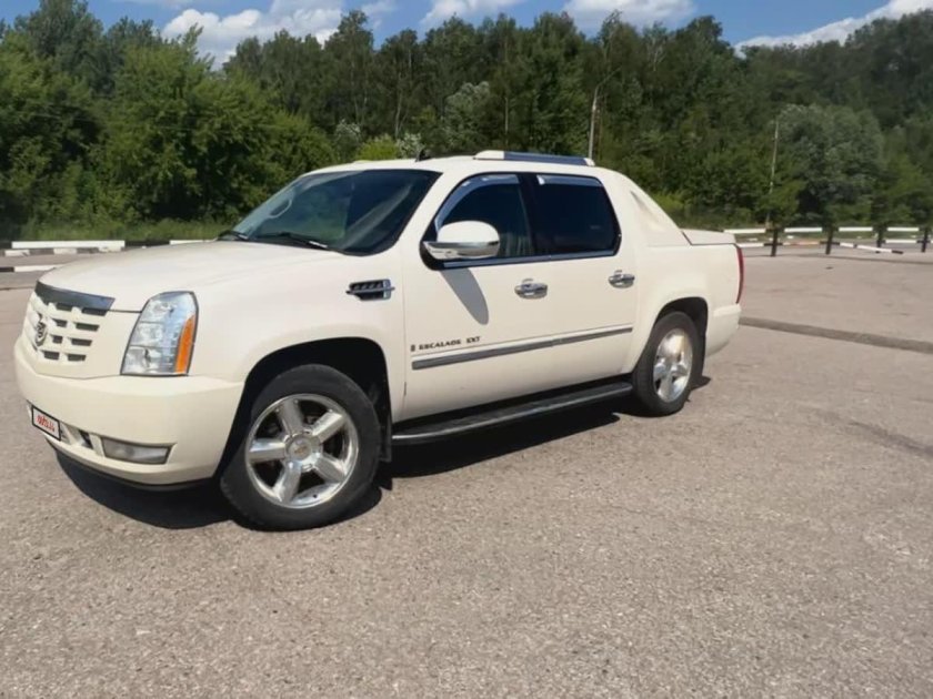Cadillac Escalade белый