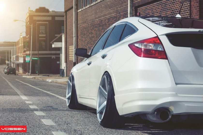Honda Crosstour stance