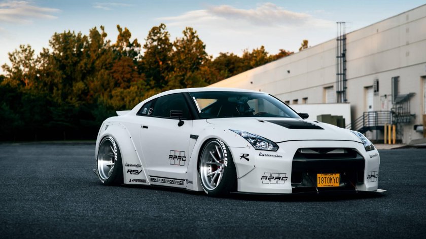 Nissan GTR r35 White Tuning