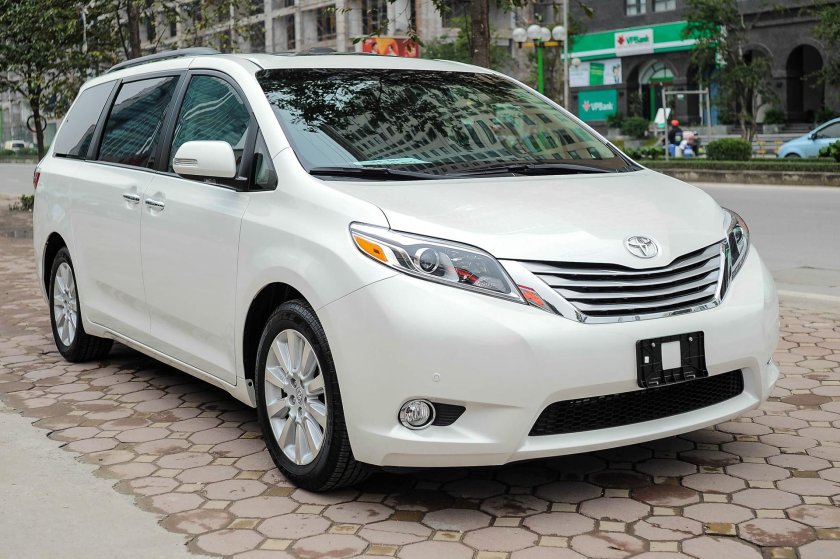 Тойота Сиенна 2016