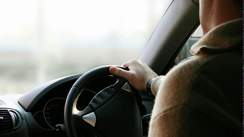 Мужчина за рулем