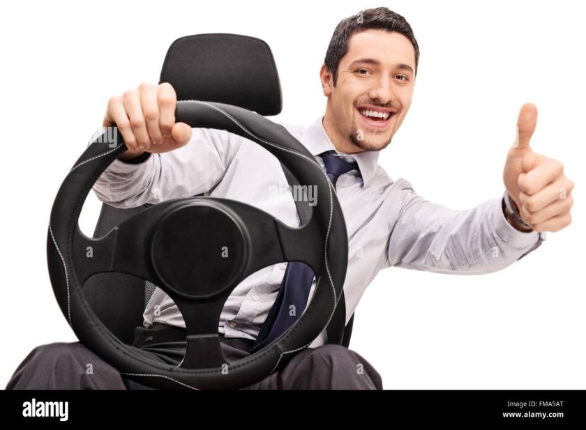 Человек с рулем в руках