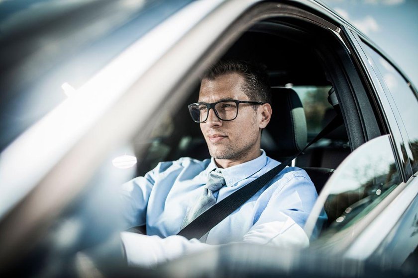 Водитель в очках