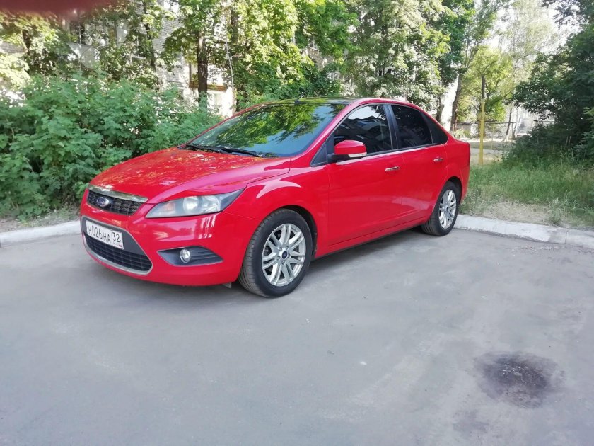 Ford Focus 2 красный седан