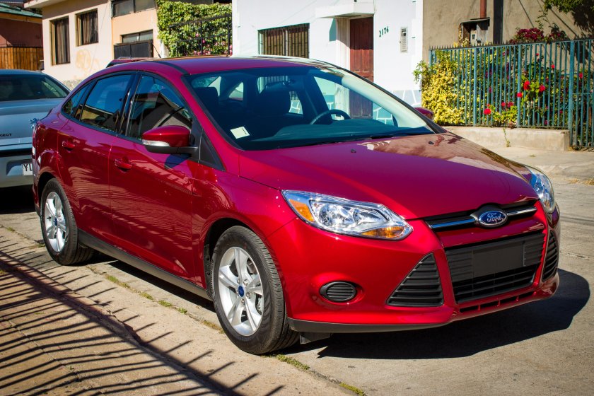 Ford Focus 2013 Red sedan