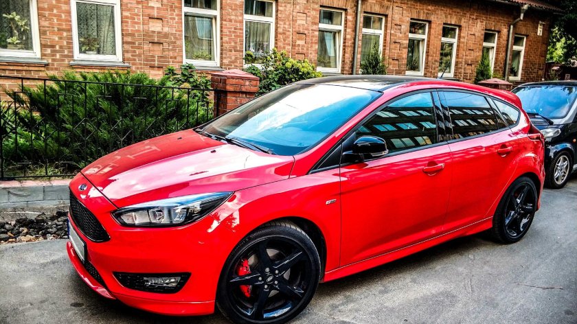 Красный форд фокус