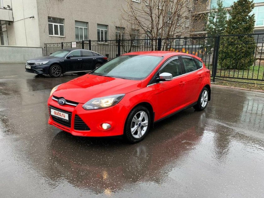Форд фокус красный