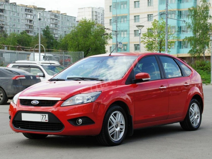Ford Focus 2 хэтчбек красный