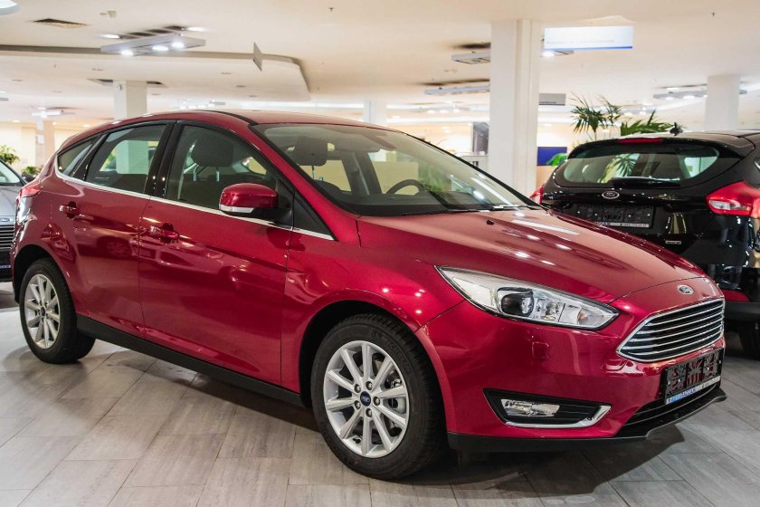 Ford Focus 3 Хэтчбэк красный
