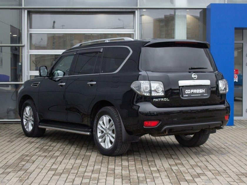 Черный ленд Крузер 200 2011