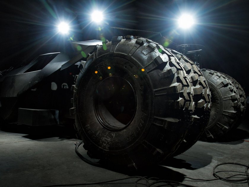 Бэтмобиль темный рыцарь