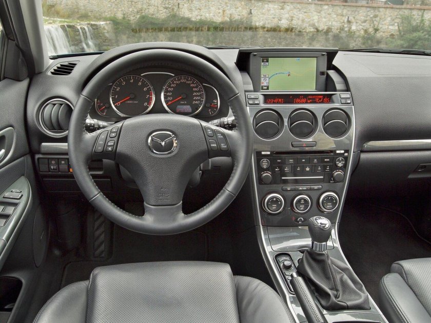 Мазда 6 2003 салон