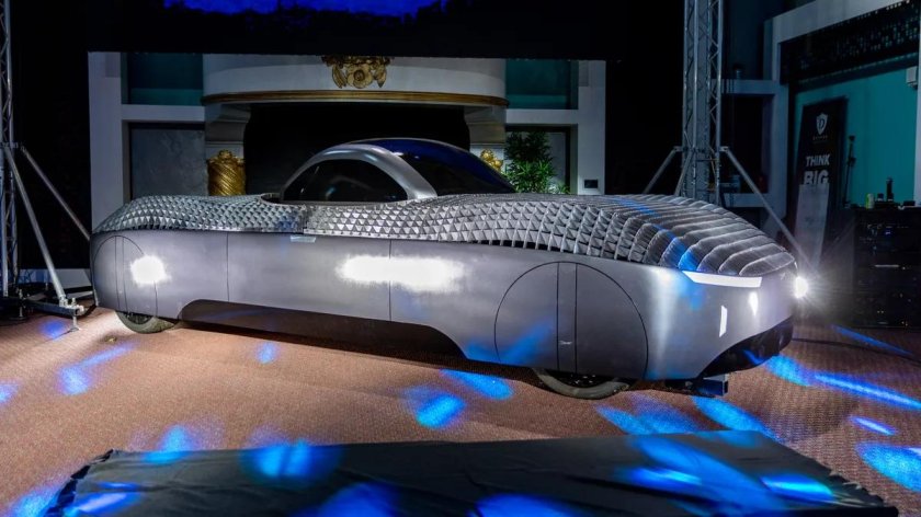 Первый летающий автомобиль