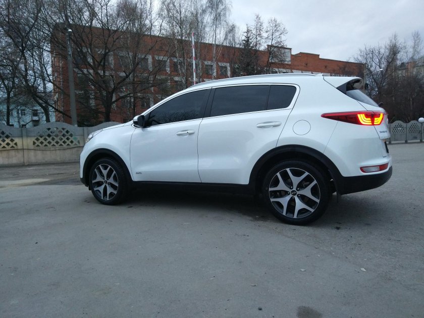 Kia Sportage r19
