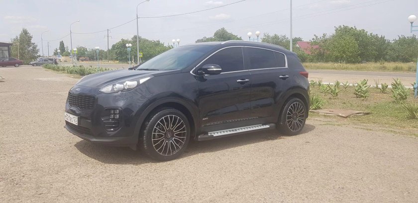 Kia Sportage 4 черные диски