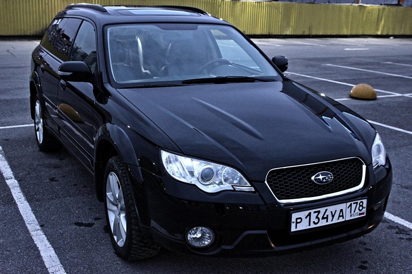 Субару Аутбек 2008 черная