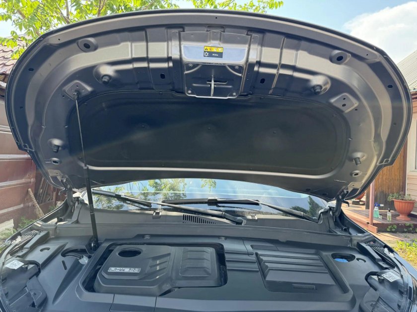 Уплотнитель капота