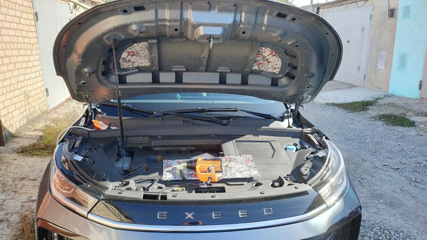Уплотнитель капота Exeed TXL