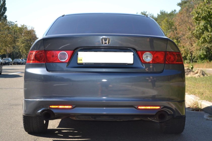 Хонда Аккорд 2004 сзади