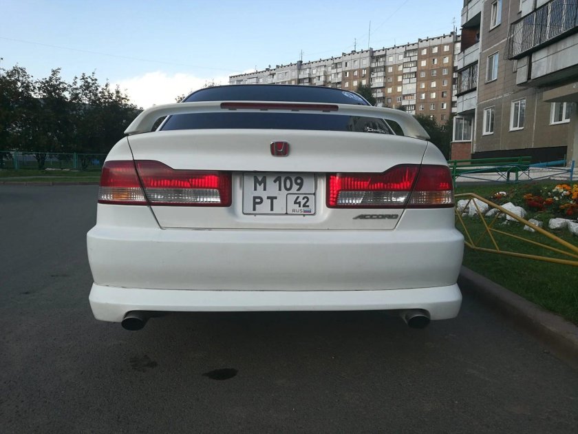 Honda Accord 2000 зад