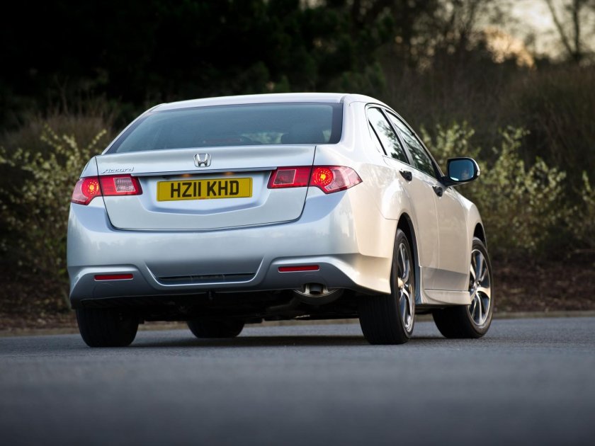Honda Accord 8 Type s сзади
