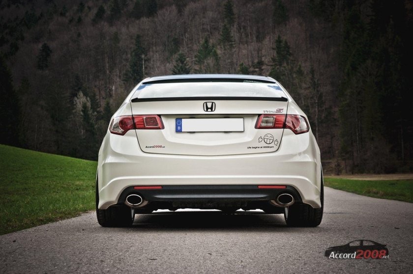 Honda Accord 8 Type s сзади