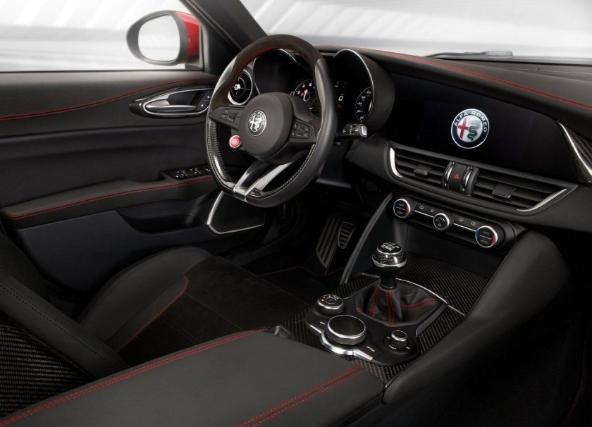 Alfa Romeo Giulia 2017 салон