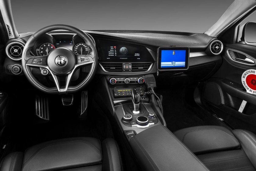 Альфа Ромео q4 Giulia