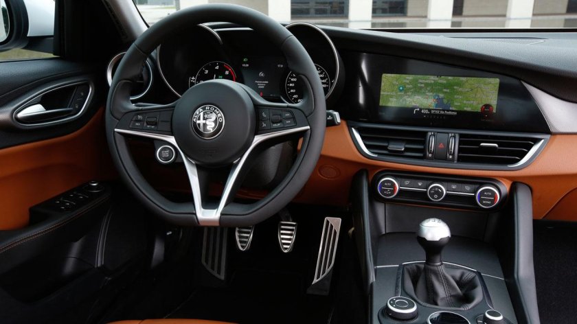 Alfa Romeo Giulia 2018 салон