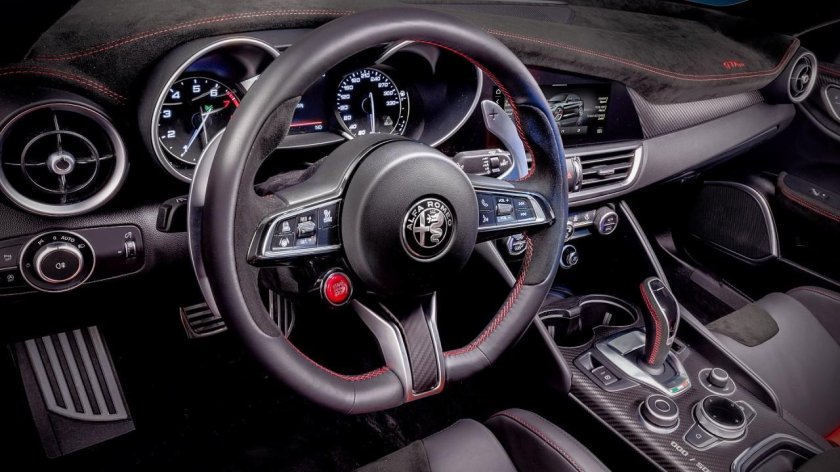 Alfa Romeo Giulia 2021 салон