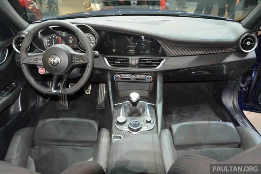 Alfa Romeo Giulia 2018 салон