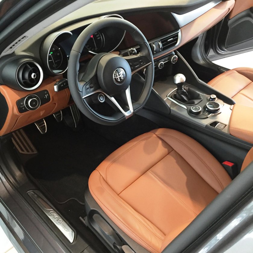 Alfa Romeo Giulia салон
