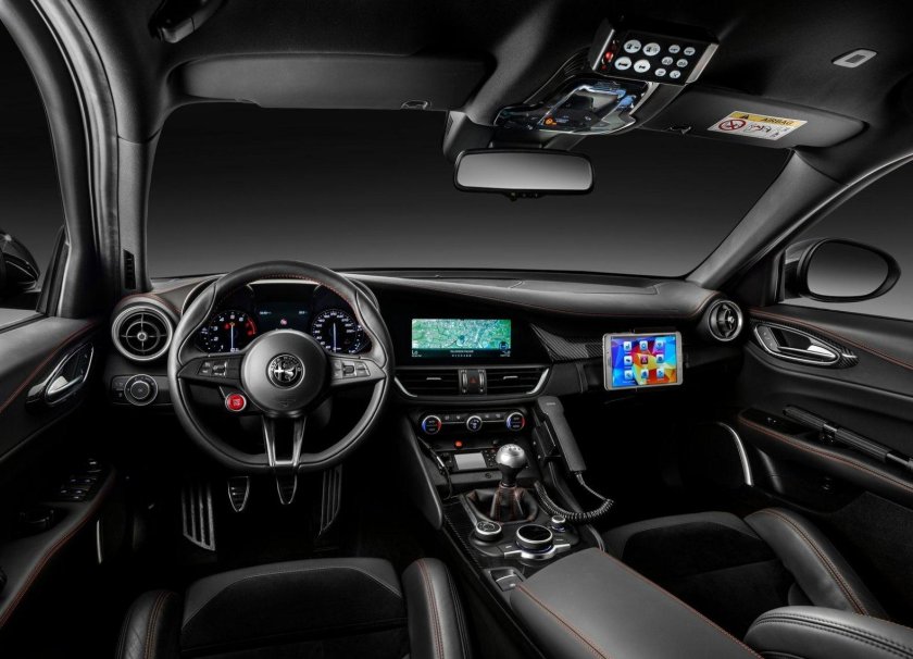 Alfa Romeo Giulia Quadrifoglio салон