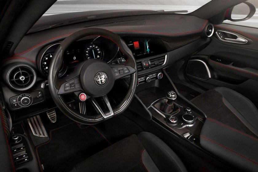 Alfa Romeo Giulia Quadrifoglio салон