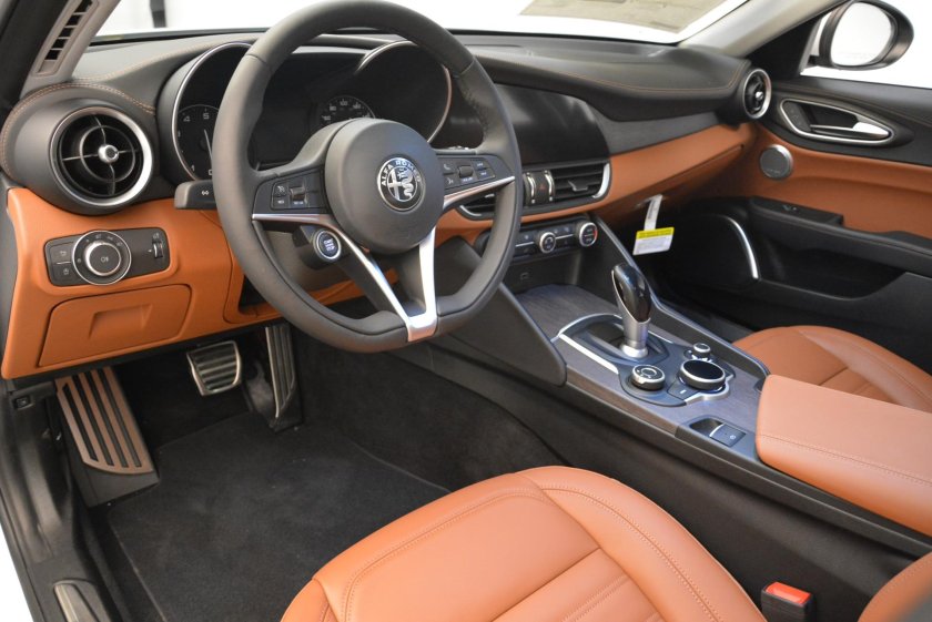 Alfa Romeo Giulia салон