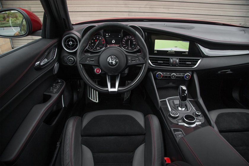 Alfa Romeo Giulia 2021 Interior
