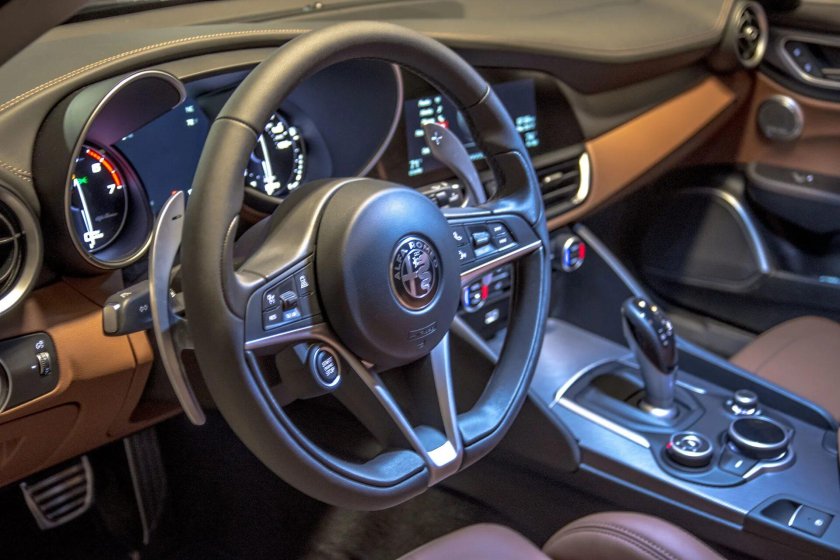Alfa Romeo Giulia 2021 салон