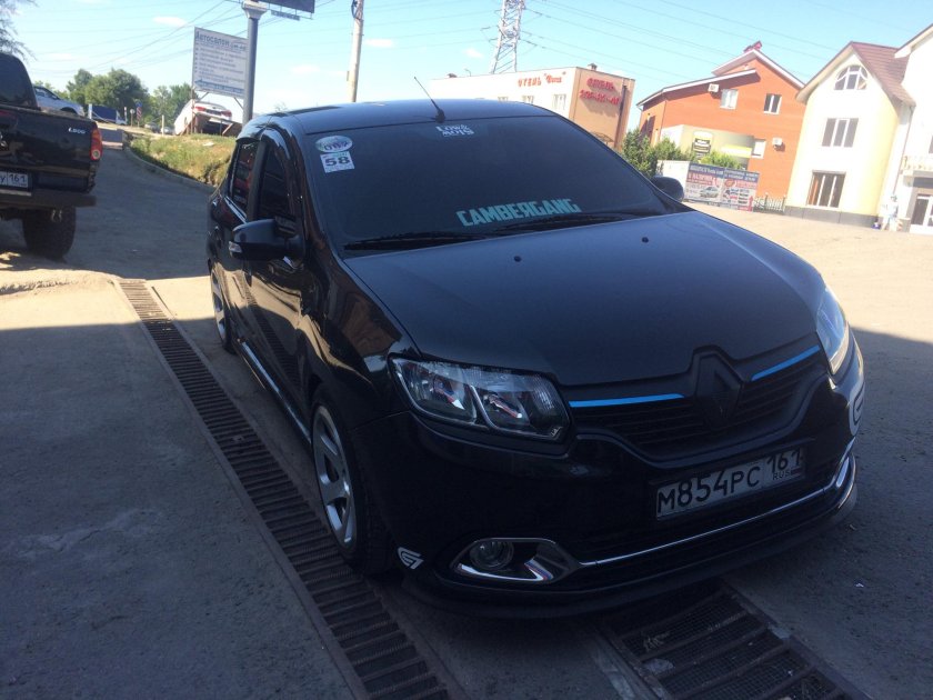 Рено Логан 2 черный тонированный