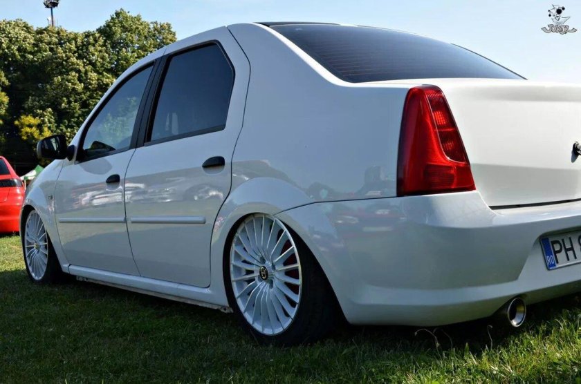 Тюнингованный Рено Логан