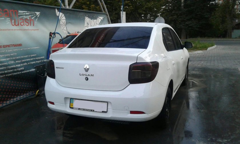 Рено Логан 2 белый тонированный
