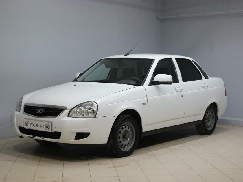 Приора 1 белая седан