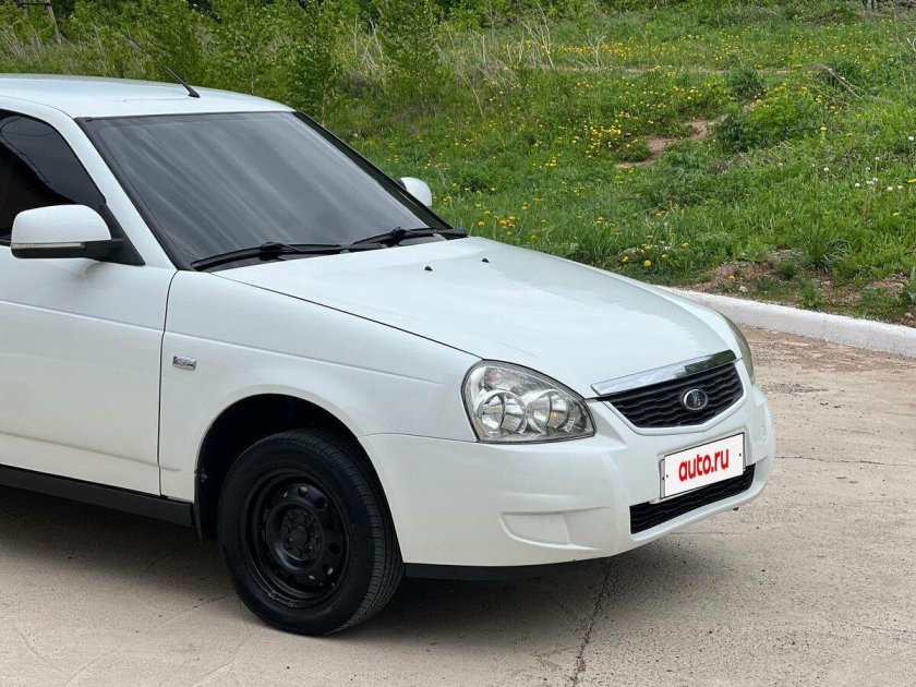 Лада приора белая 2016